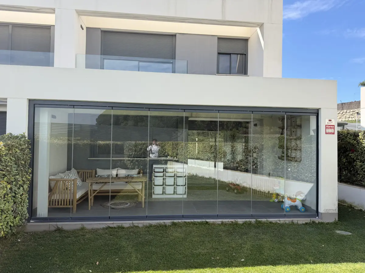 Cerramiento de terraza con cortinas de cristal en zona Chapín, Jerez de la Frontera