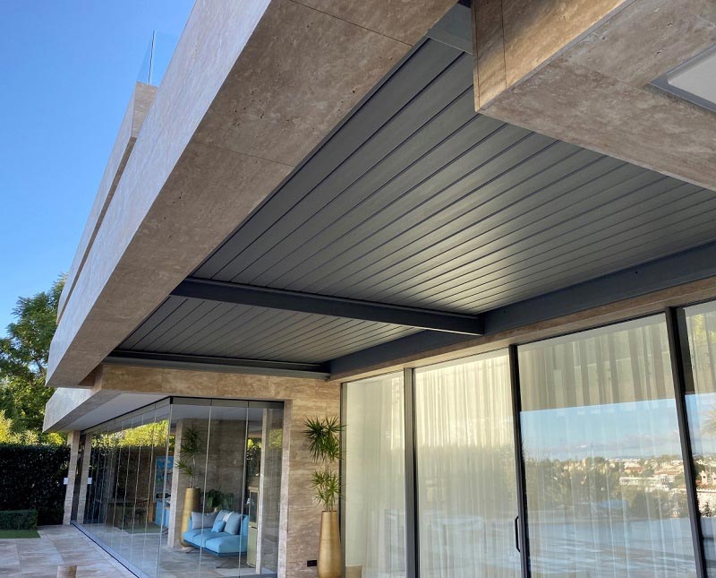 Pérgola bioclimática CEPI - vista exterior