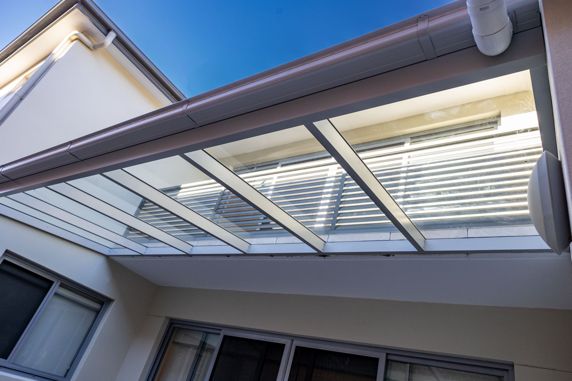 Techo fijo de aluminio y vidrio para patio interior